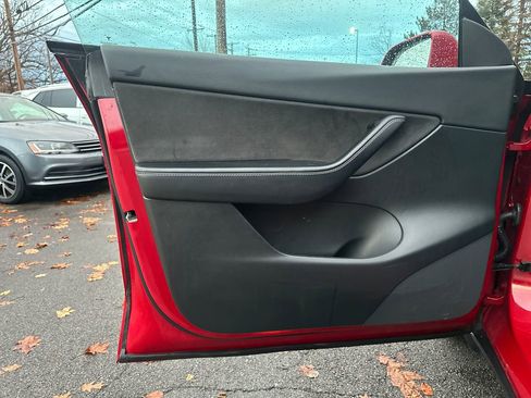 Used 2022 Tesla Model Y Long Range image 5