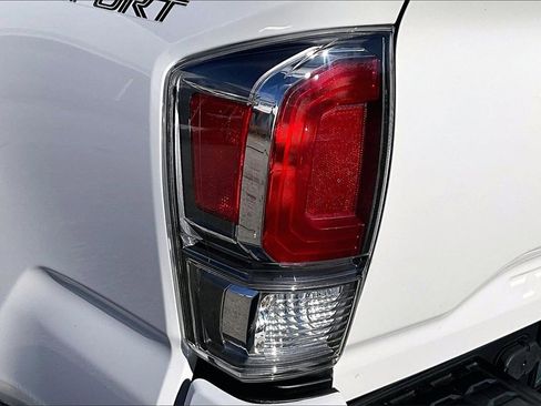 Used 2022 Toyota Tacoma TRD Sport w/ Technology Package image 22