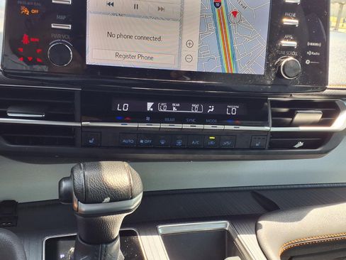Used 2023 Toyota Sienna XSE FWD image 18