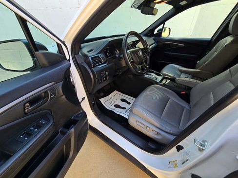 Used 2023 Honda Passport EX-L image 10