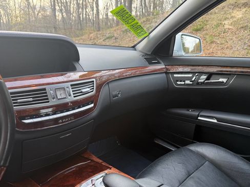 Used 2010 Mercedes-Benz S 550 4MATIC image 12