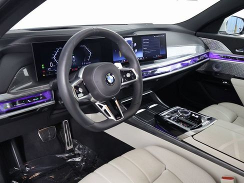 Used 2025 BMW 760i xDrive w/ Executive Package AWD/4WD image 7