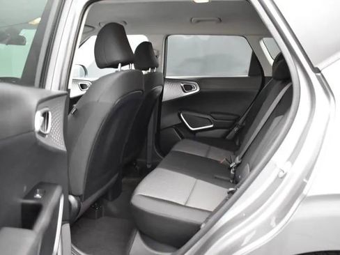 Used 2025 Kia Soul LX w/ LX Technology Package FWD image 15