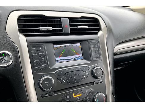 Used 2018 Ford Fusion SE image 21