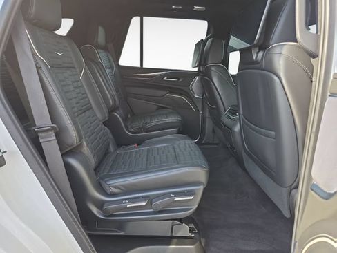 Used 2023 Cadillac Escalade Sport Platinum w/ LPO, ONYX Package AWD/4WD image 15