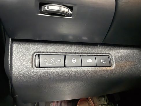 Used 2023 Nissan Pathfinder SL AWD/4WD image 14