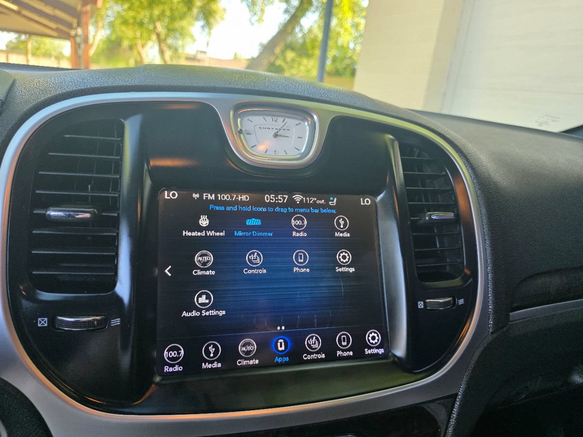 Used 2018 Chrysler 300 Limited RWD image 22