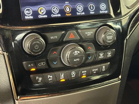 Used 2020 Jeep Grand Cherokee High Altitude AWD/4WD image 19