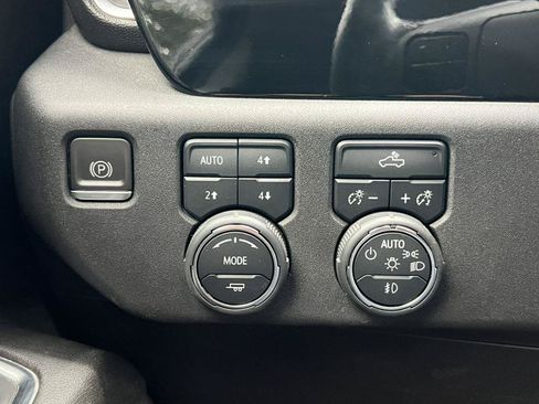Used 2023 Chevrolet Silverado 1500 RST w/ Z71 Off-Road Package AWD/4WD image 18