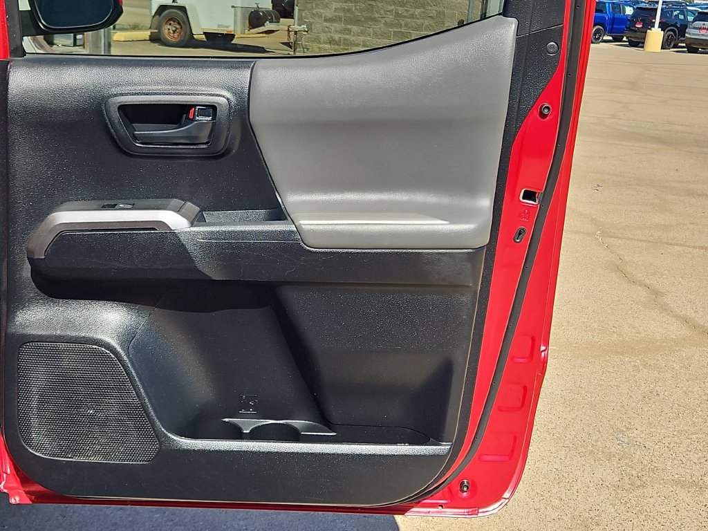 Used 2022 Toyota Tacoma SR5 RWD image 25