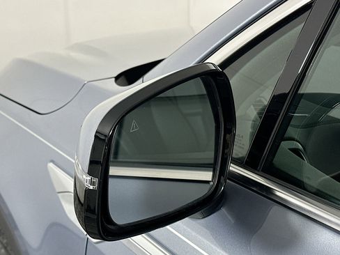 Used 2025 Kia Sorento S w/ Panoramic Sunroof Package image 16