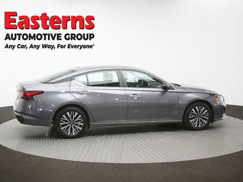 Used 2025 Nissan Altima 2.5 SV FWD image 43