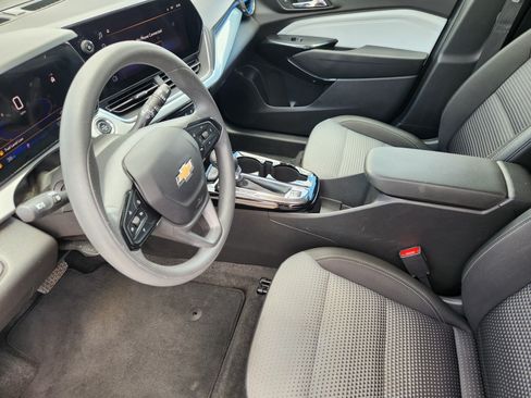 Used 2025 Chevrolet Trax LT FWD image 14