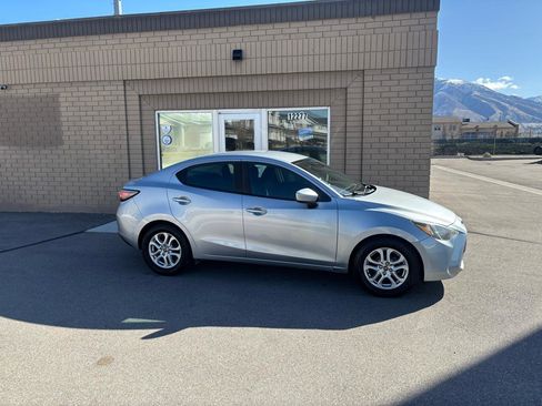 Used 2018 Toyota Yaris iA image 2