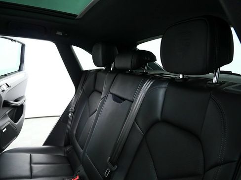 Used 2026 Porsche Macan AWD/4WD image 23
