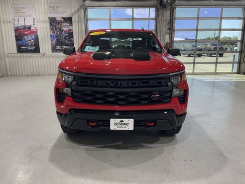 Used 2024 Chevrolet Silverado 1500 Custom Trail Boss AWD/4WD image 3