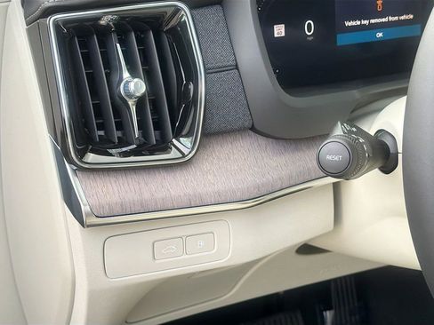 New 2026 Volvo XC90 T8 Ultra w/ Protection Package Premier image 10