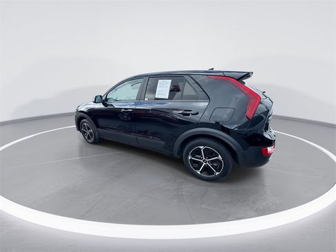 Used 2024 Kia Niro LX image 6