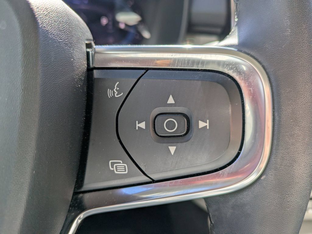 Certified 2023 Volvo XC40 B5 Plus w/ Driver Assist Package AWD/4WD image 25