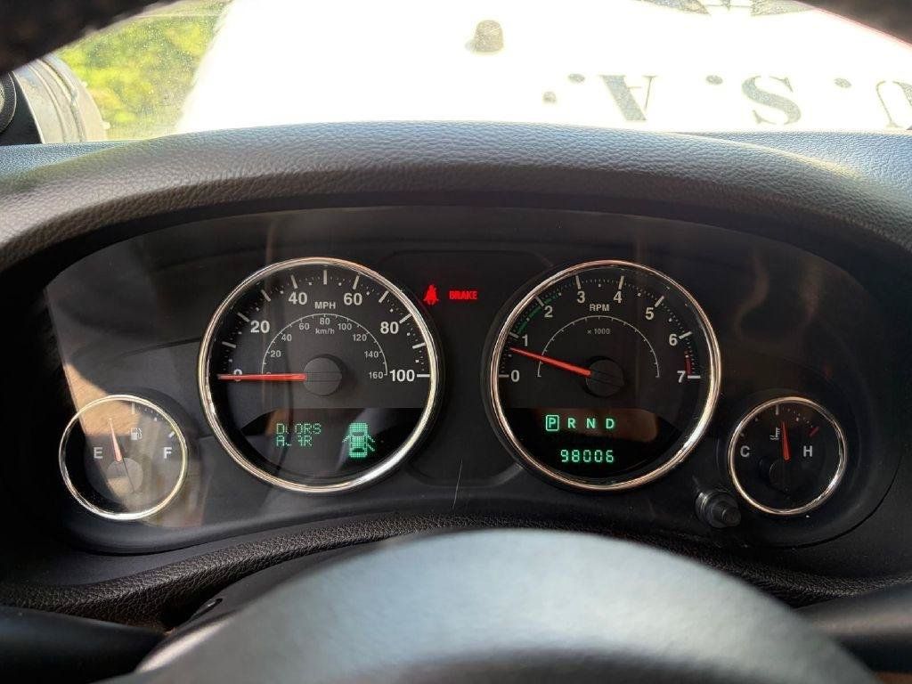 Used 2013 Jeep Wrangler Unlimited Sahara w/ Dual Top Group AWD/4WD image 33