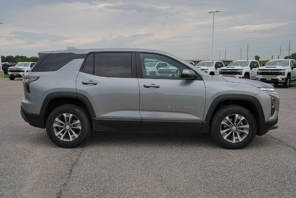 Used 2026 Chevrolet Equinox LT AWD/4WD image 6