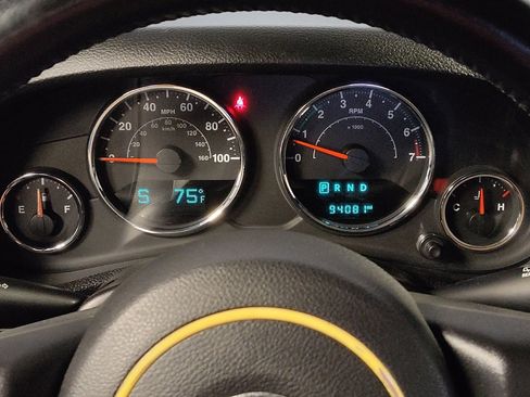 Used 2015 Jeep Wrangler Unlimited Rubicon w/ Connectivity Group AWD/4WD image 23