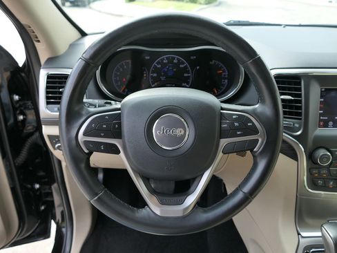 Used 2021 Jeep Grand Cherokee Laredo RWD image 17