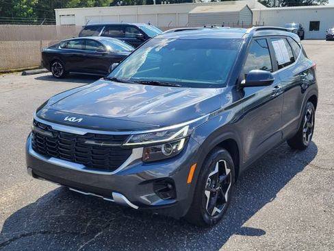 Certified 2025 Kia Seltos EX FWD image 6
