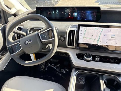 New 2025 Ford Expedition Max Active image 15
