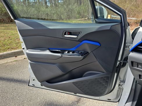 Used 2020 Toyota C-HR XLE image 26