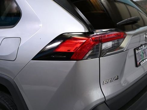 Used 2022 Toyota RAV4 LE image 13