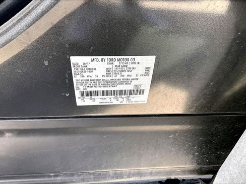 Used 2017 Ford Explorer XLT w/ Equipment Group 202A FWD image 4
