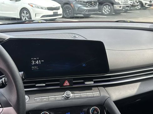 Used 2024 Hyundai Elantra Blue image 19