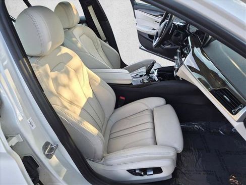 Used 2018 BMW 540i RWD image 24