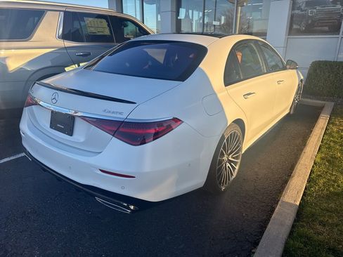 Used 2024 Mercedes-Benz S 580 4MATIC Sedan image 3