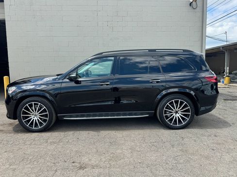 Used 2024 Mercedes-Benz GLS 580 4MATIC w/ Night Package image 4