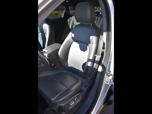 Used 2019 Jaguar F-PACE Premium image 16