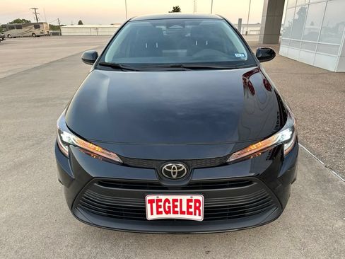 Used 2025 Toyota Corolla LE FWD image 2