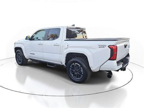 Used 2025 Toyota Tacoma TRD Sport image 4
