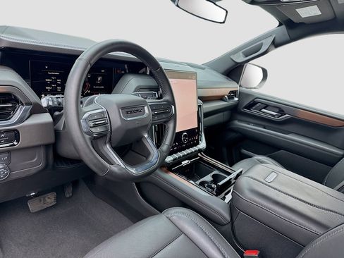 Used 2025 GMC Yukon Denali image 7