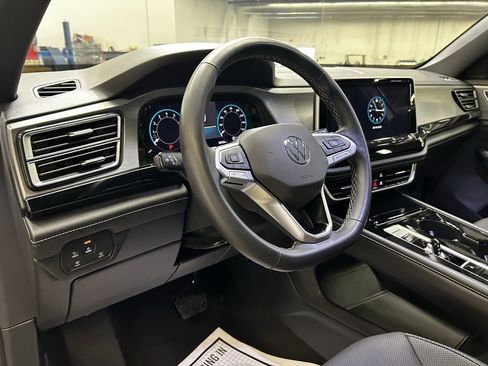 Used 2024 Volkswagen Atlas Cross Sport SE image 33