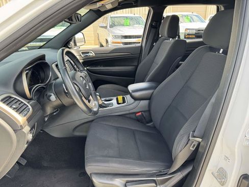 Used 2017 Jeep Grand Cherokee Laredo image 21