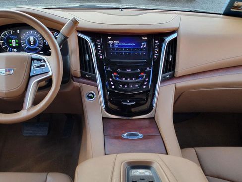 Used 2017 Cadillac Escalade ESV Platinum image 4