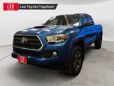 Used 2017 Toyota Tacoma TRD Sport w/ Tow Package AWD/4WD image 1