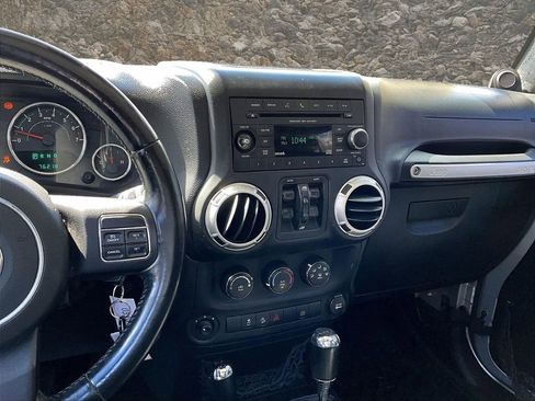 Used 2012 Jeep Wrangler Unlimited Rubicon w/ Dual Top Group AWD/4WD image 6