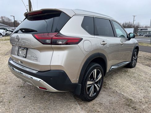 Used 2022 Nissan Rogue Platinum w/ Head-Up Display Package image 8