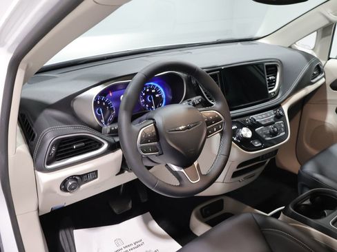 Used 2024 Chrysler Pacifica Touring-L w/ Road Tripper Package FWD image 15