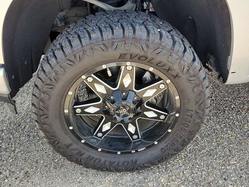 Used 2020 Chevrolet Silverado 1500 Custom w/ Custom Value Package RWD image 5