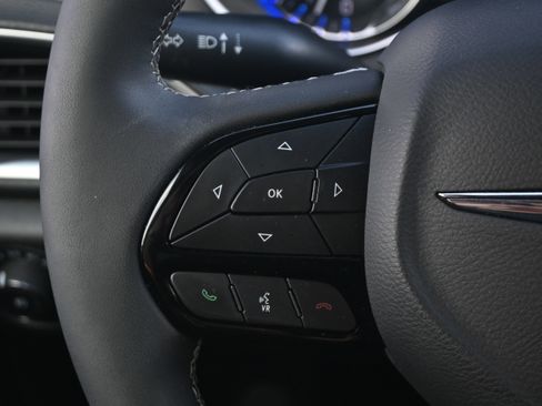 Used 2024 Chrysler Pacifica Limited w/ S Appearance Package FWD image 31