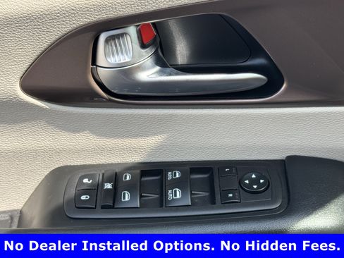 Used 2023 Chrysler Voyager LX FWD image 21